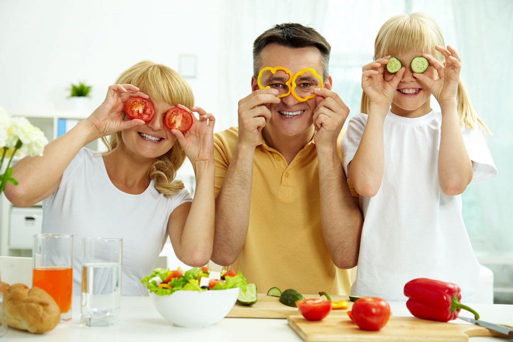 Как правильно питаться всей семьей | Семейный доктор